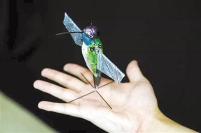 AI算法助力仿生蜂鳥機器人自動越障飛行