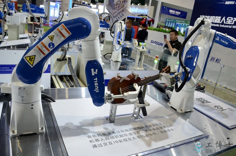 CIROS“慧聚博創(chuàng)?智享互融”各類機(jī)器人齊齊亮相